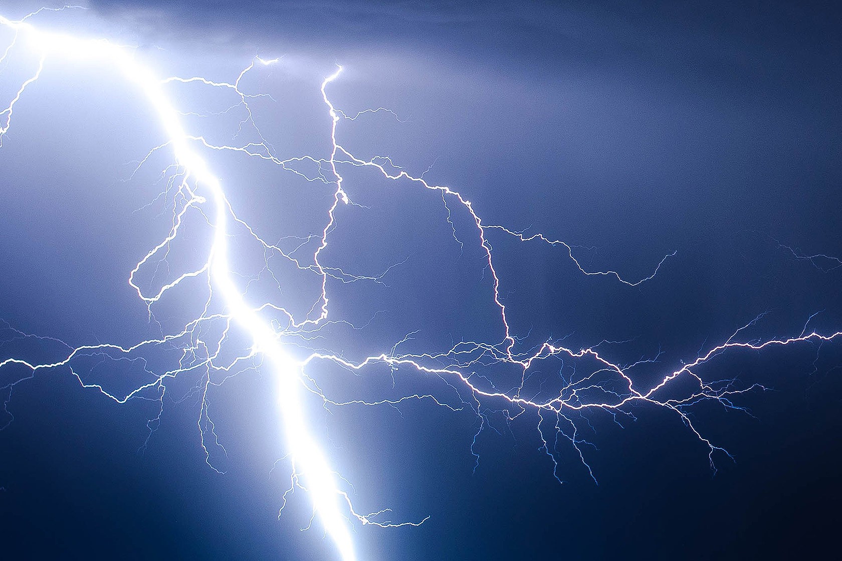 lightning_01 © Photo by Brandon Morgan on Unsplash