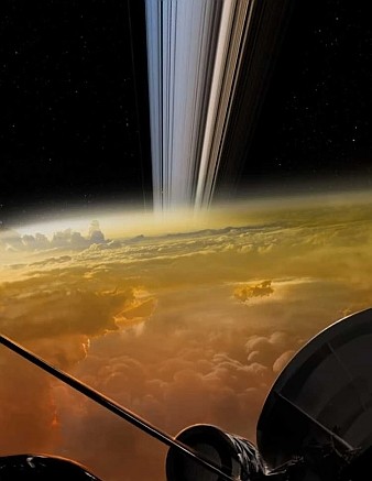 Cassini spacecraft entering Saturn’s atmosphere © Credit: NASA/JPL-Caltech