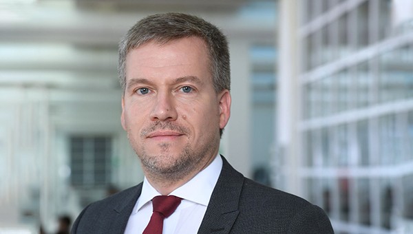 Dr. Niels Peter Thomas 