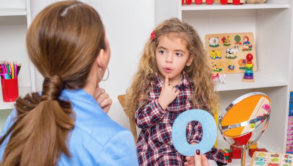 Is reduced behavioral orienting to motherese speech in toddlers with ASD related to reduced neural responses to motherese?