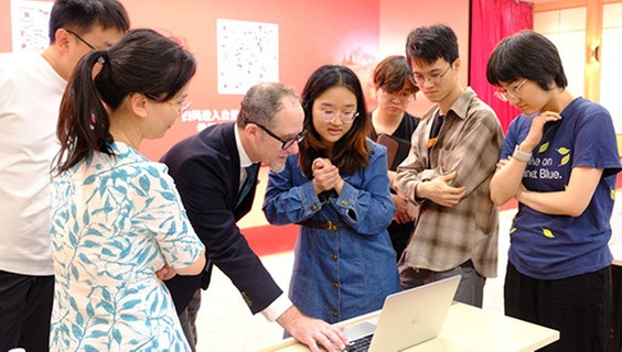 What to know to plan research training on using AI