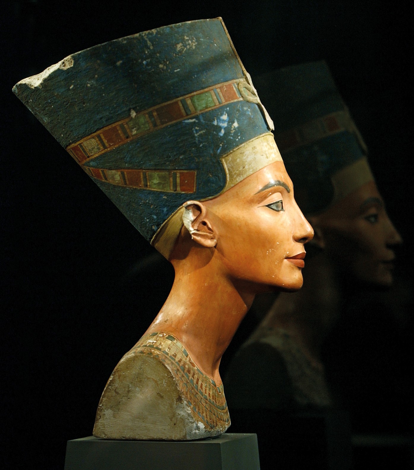 нефертити египет. гробница нефертити. бюст нефертити древний египет. богиня нефертити. бюст нефертити берлинский музей.