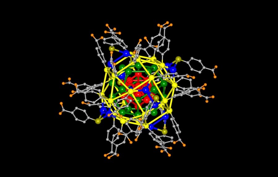 Gold-digging bacterium makes precious particles