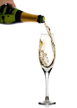 Champagne fizzles out if served with a splash | Nature