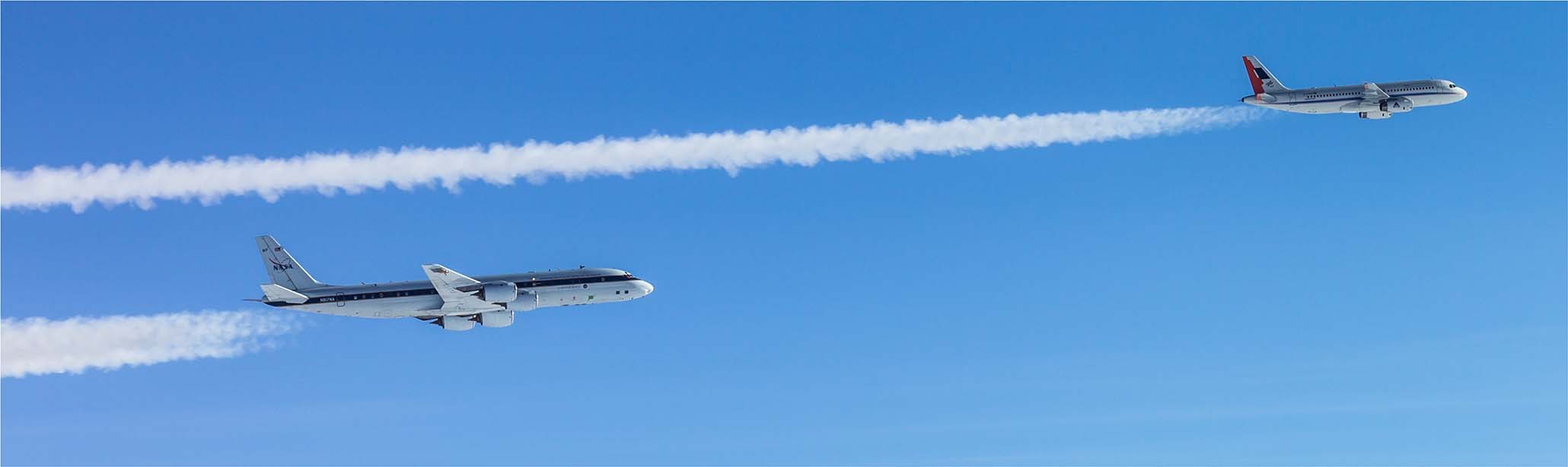 Cleaner burning aviation fuels can reduce contrail cloudiness |  Communications Earth & Environment