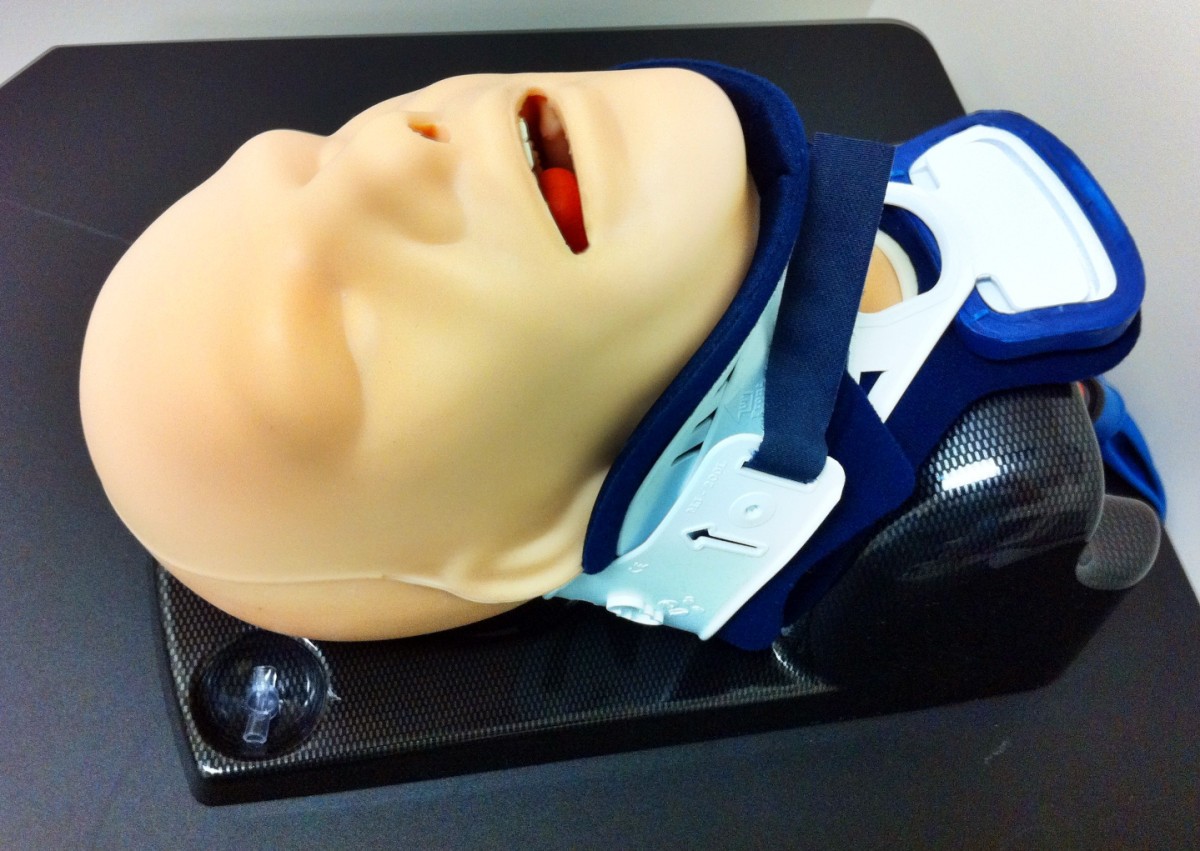 Comparison of the glidescope, CMAC, storz DCI with the Macintosh