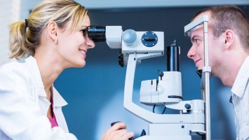 Augenärztliche Untersuchung