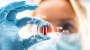 Wissenschaftlerin hält Pille