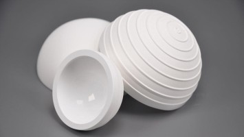 Ceramic Resurfacing prosthesis for the Hip Joint