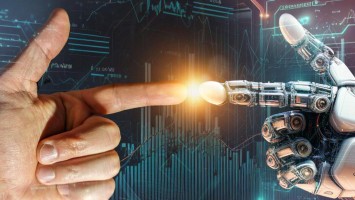 Zwischen menschlicher und Roboter-Hand springt der Funke über.