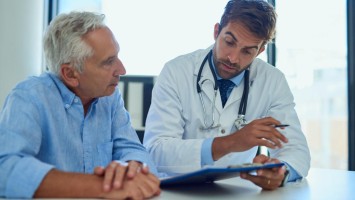 Arzt und Patient im Gespräch