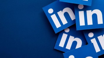 LinkedIn-Logos auf blauem Grund