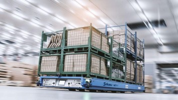 Transport robot loaded with cargo in a warehouse