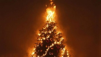 Brennender Weihnachtsbaum