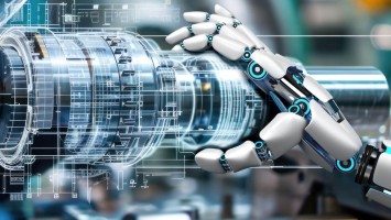Roboterhand bedient eine Fertitgungsmaschine