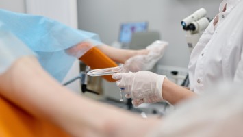 Gynäkologische Untersuchung mit Spekulum