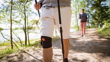 Walking mit Kniebandage