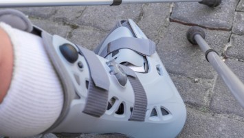 Orthese und Gehhilfen