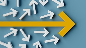 One main arrow surrounded by many arrows in different directions