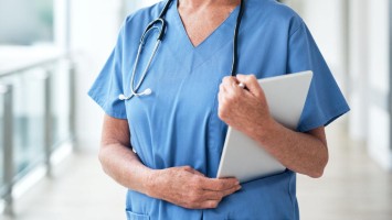 Ärztin in Op.-Kleidung