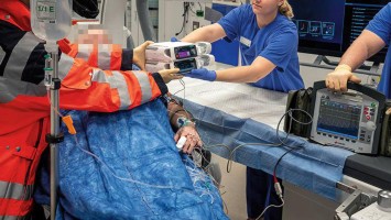 Übergabesituation im Herzkatheterlabor