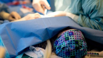 Beschneidung eines kleinen Jungen