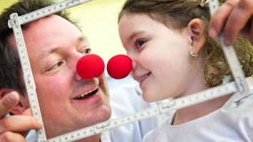 Eckart Hirschhausen mit Kind