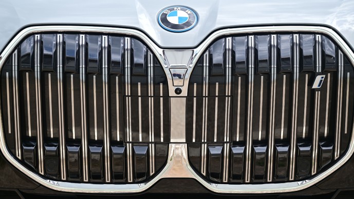 BMW i7