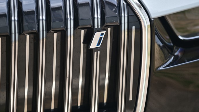 BMW i7