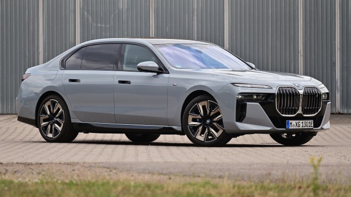 BMW i7