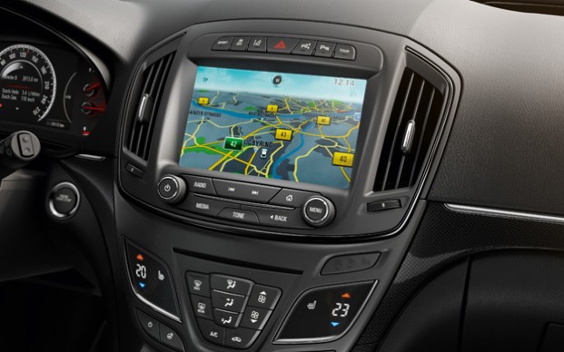 Das Cockpit des neuen Opel Insignia mit neuer Infotainment-Generation, acht Zoll großer Farb-Touchscreen