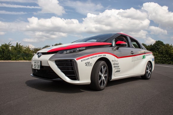 Toyota Mirai als Vorausfahrzeug bei der ADAC-Rallye Deutschland