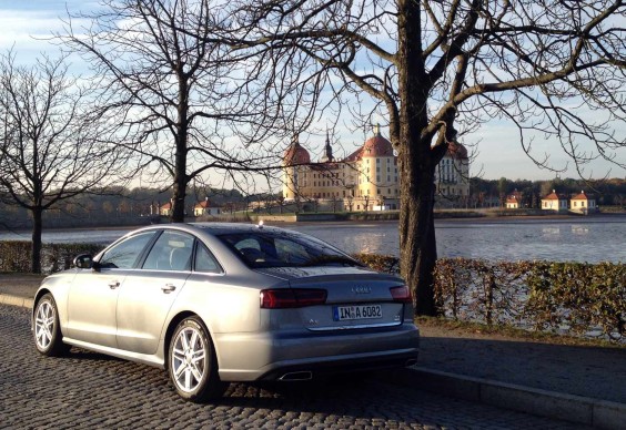 Audi A6 von seitlich hinten fotografiert