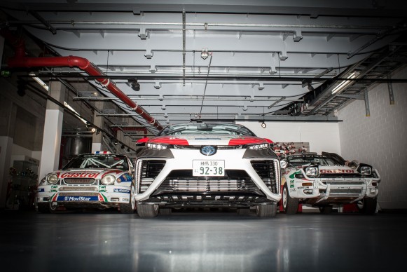 Toyota Mirai als Vorausfahrzeug bei der ADAC-Rallye Deutschland