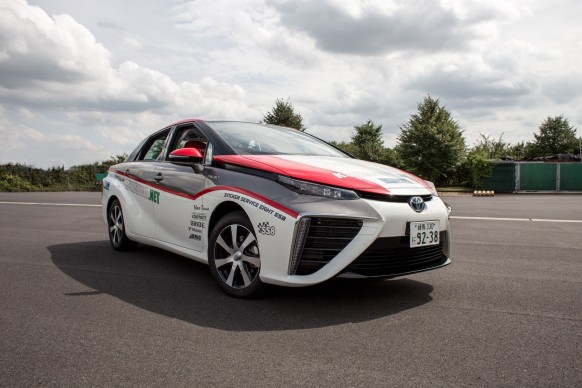 Toyota Mirai als Vorausfahrzeug bei der ADAC-Rallye Deutschland