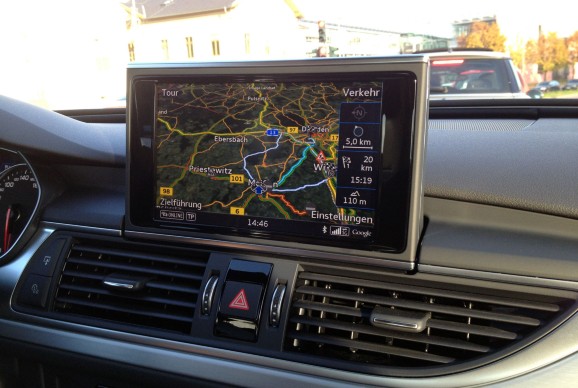 MMI Navigation plus mit hochauflösendem Achtzoll-Monitor im Audi A6