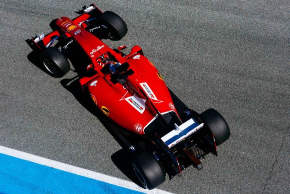 Sebastian Vettel testet den Ferrari SF15-T auf der Rennstrecke in Jerez de la Frontera in Spanien.