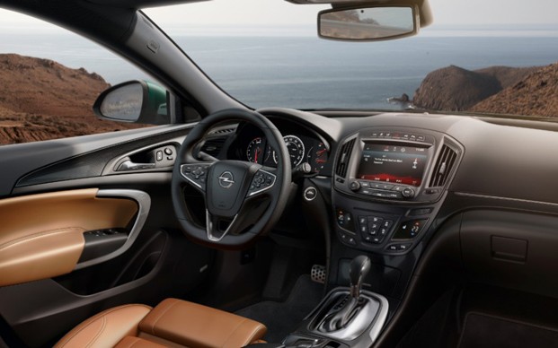 Das Cockpit des neuen Opel Insignia mit neuer Infotainment-Generation.
