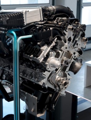   BMW Group, Innovationstage Efficient Dynamics 2015: Direkt Wassereinspritzung Technologie.