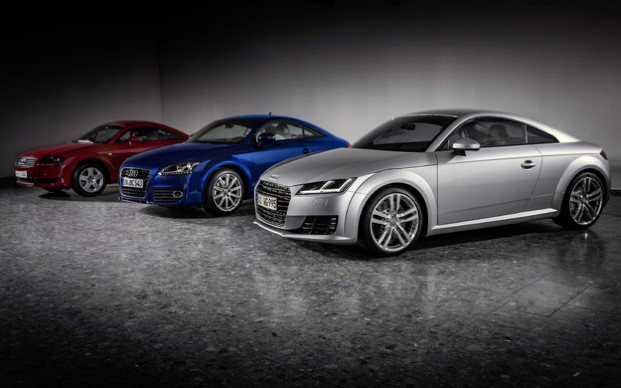 Drei Generationen Audi TT - erste von 1998 (rot), zweite von 2006 (blau) und aktuell dritte (silberfarben) von 2014