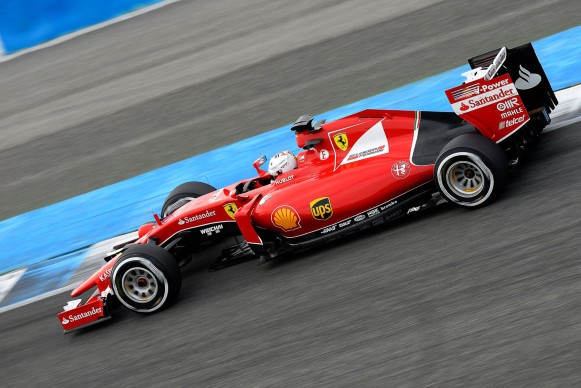 Sebastian Vettel testet den Ferrari SF15-T auf der Rennstrecke in Jerez de la Frontera in Spanien.
