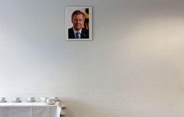 Foto Christian Wulff in einem Dienstzimmer der Polizeiinspektion Schwerin