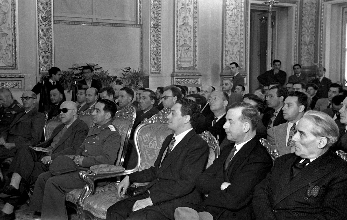 Europe - Carry on Caro, image size:1200x763