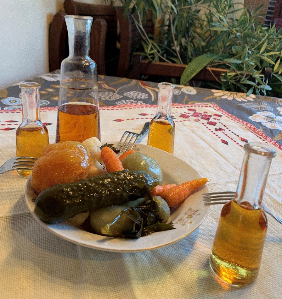 Serving a Ritual — Istanbul Elsewhere, image size:896x952