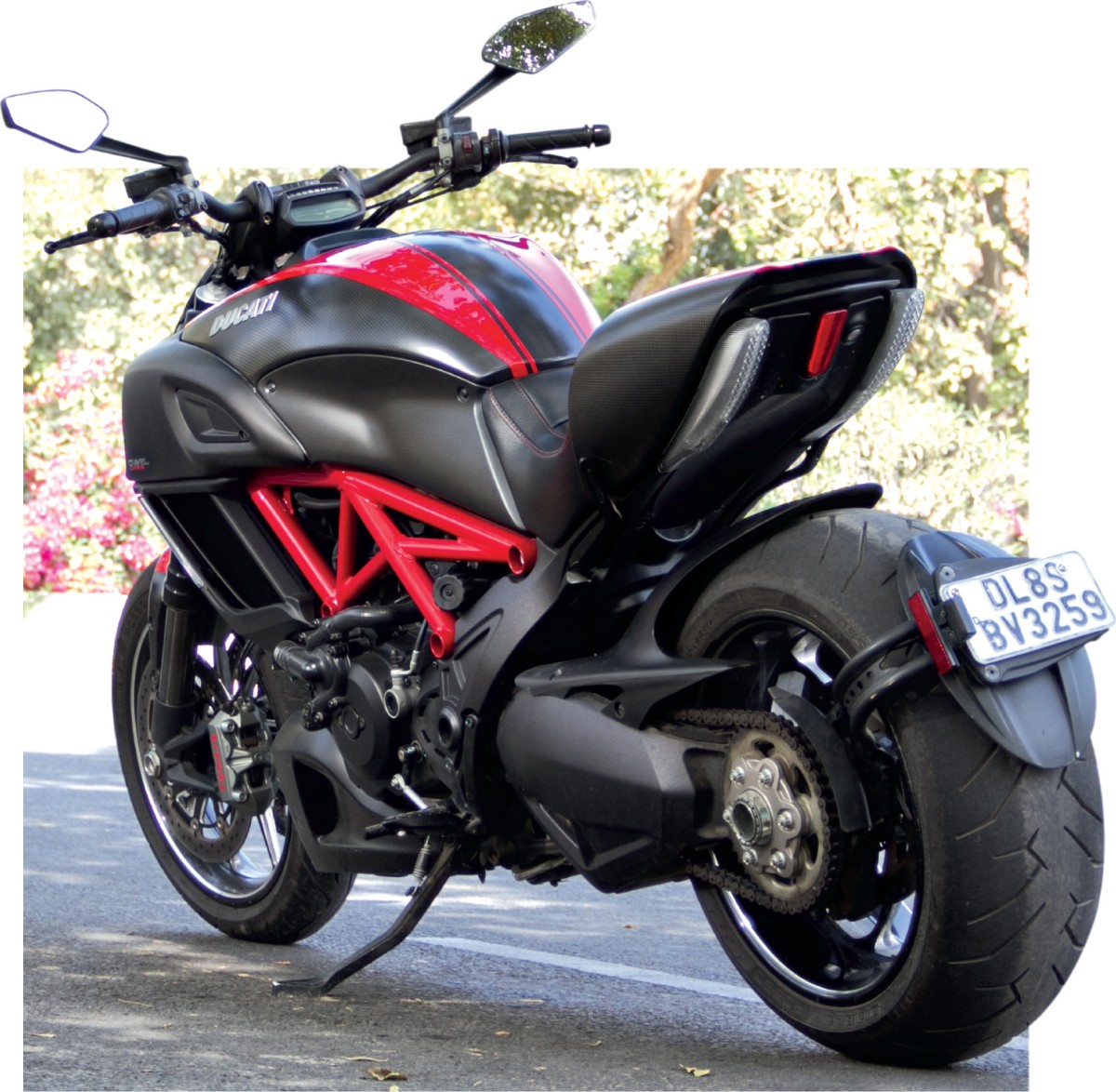 Ducati Diavel Carbon — Desirable Identity Dilemma | Auto Tech Review, image size:1200x1174