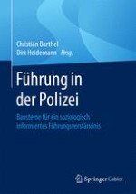 Einleitung: Entwicklungsphasen und Perspektiven des polizeilichen Führungsdiskurses
