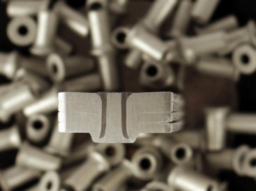 Manufacturing | Riveting High-Strength Aluminium Layers Reliably |  springerprofessional.de