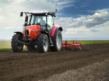 John Deere: vollelektrischer Traktor soll 2026 kommen