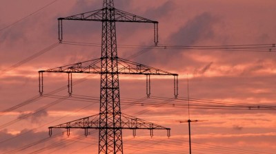 Strommast in der Abenddämmerung