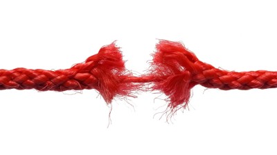 Rotes Seil, das zerreißt